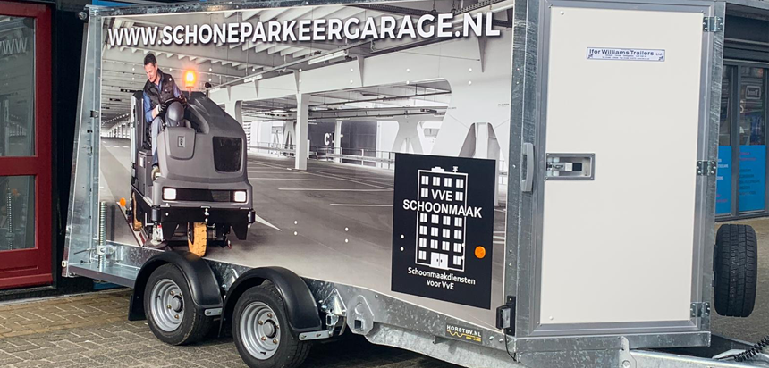 Schone vloeren voor uw VvE, algemene ruimten, appartementencomplex, flat, parkeergarage of portiek. Machinaal vegen en schrobben voor een frisse parkeerplek.